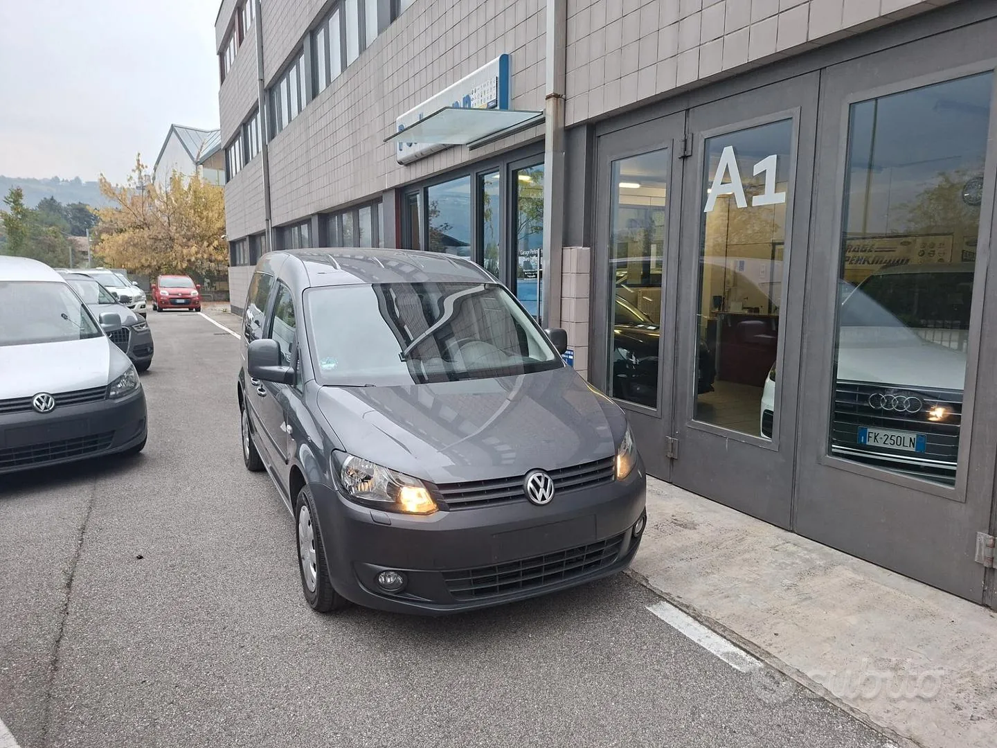 Volkswagen Caddy 2011 photo 2
