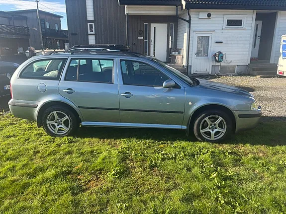 Skoda Octavia 2006 photo 2
