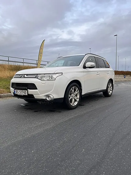 Mitsubishi Outlander 2013 photo 2