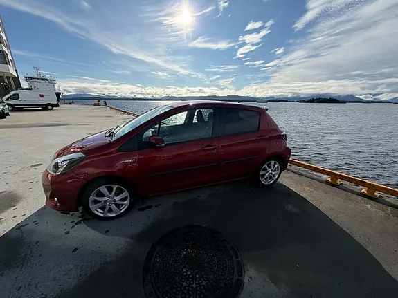 Toyota Yaris 2013 photo 5