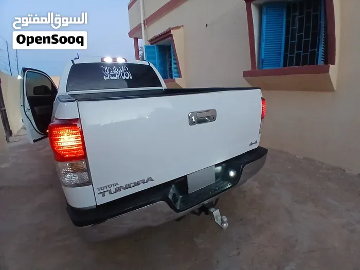 Toyota Tundra 2010 photo 2