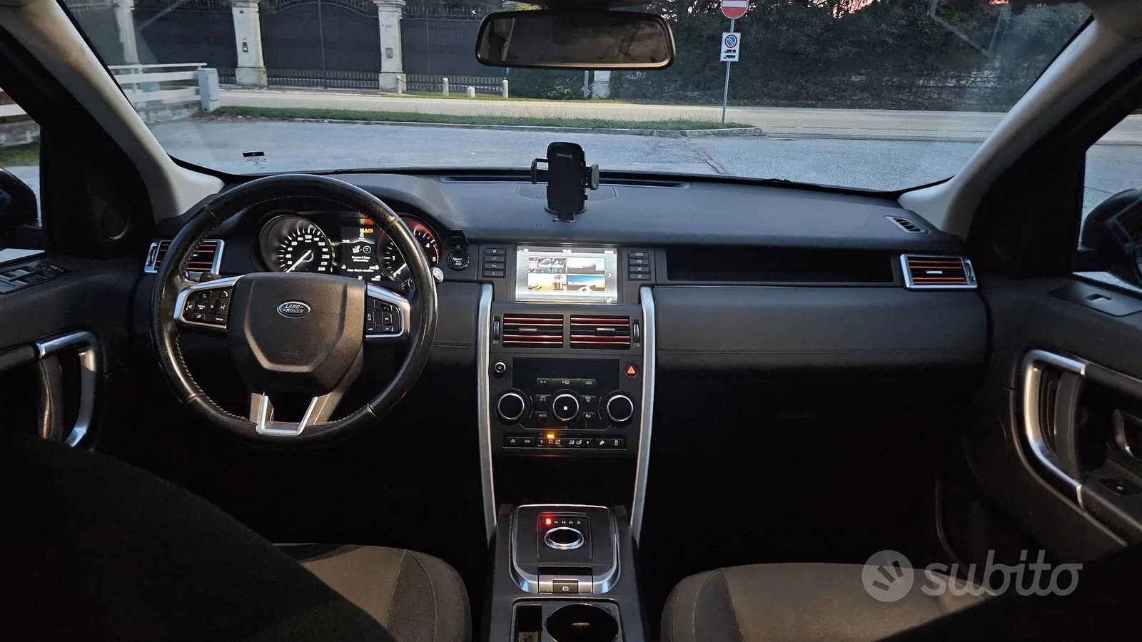 Land Rover Discovery Sport 2017 photo 4