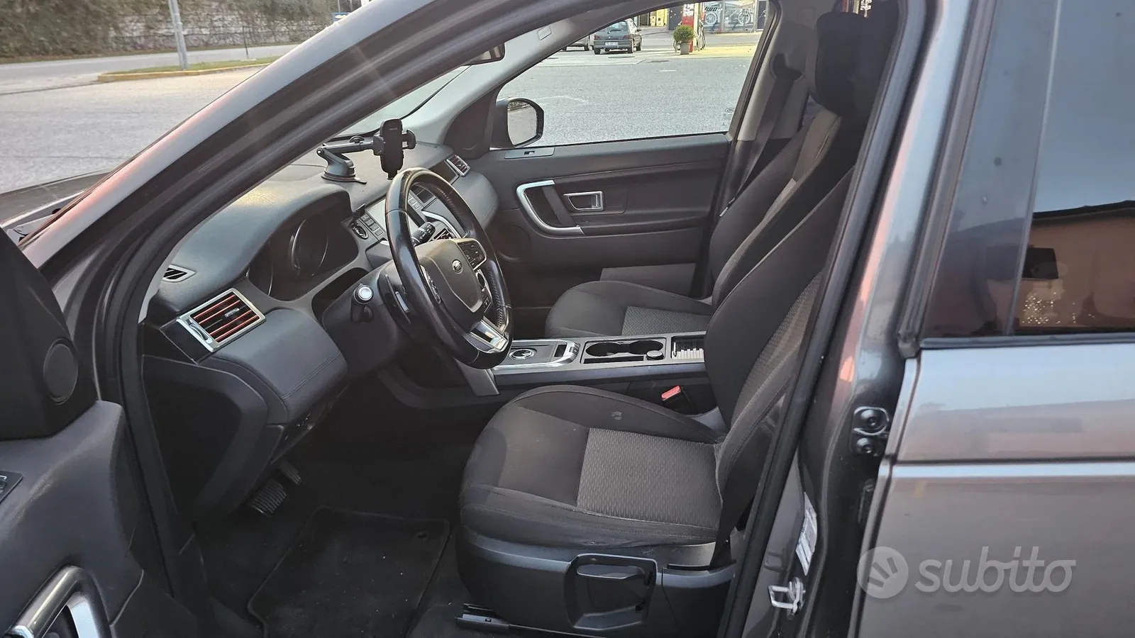 Land Rover Discovery Sport 2017 photo 5