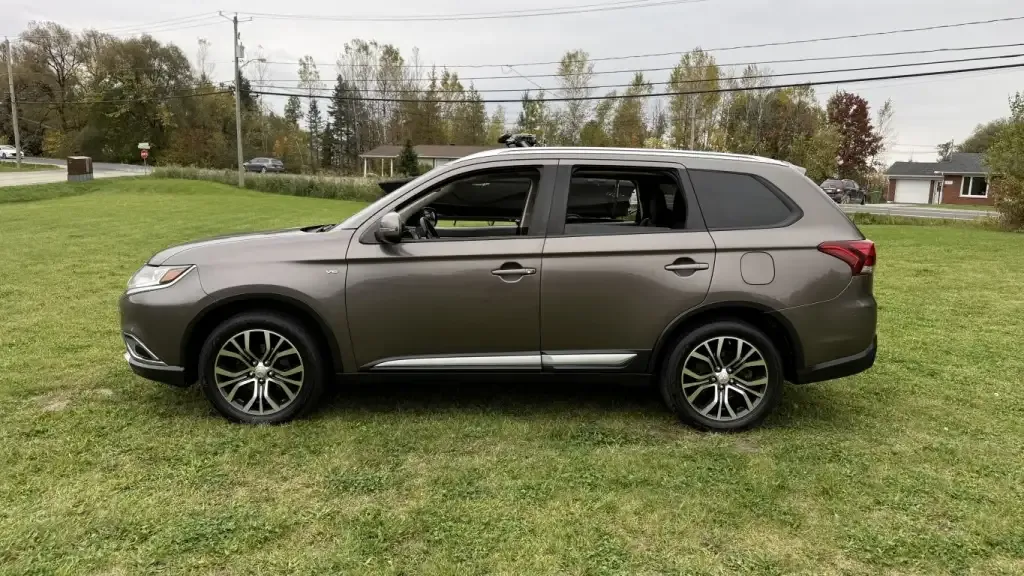 Mitsubishi Outlander 2016 photo 2