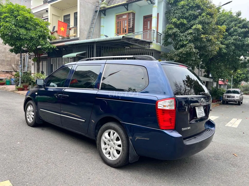Kia Carnival 2009 photo 4
