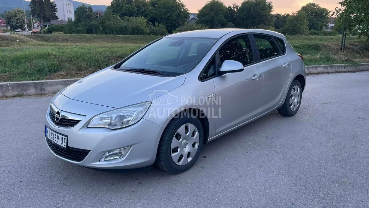 Opel Astra J