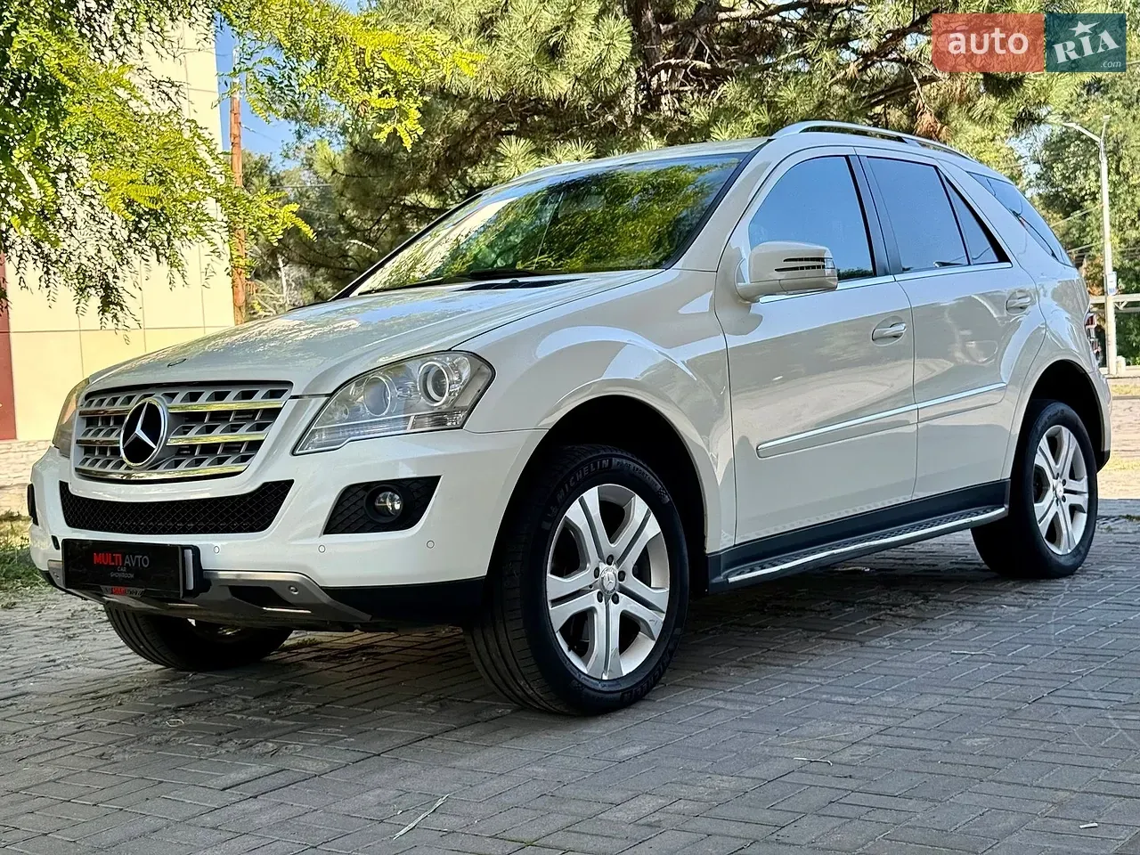 Mercedes-Benz M-Class 2010 photo 2