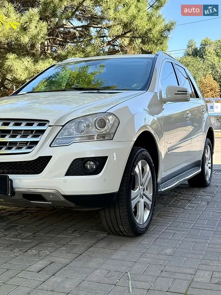 Mercedes-Benz M-Class 2010 photo 5