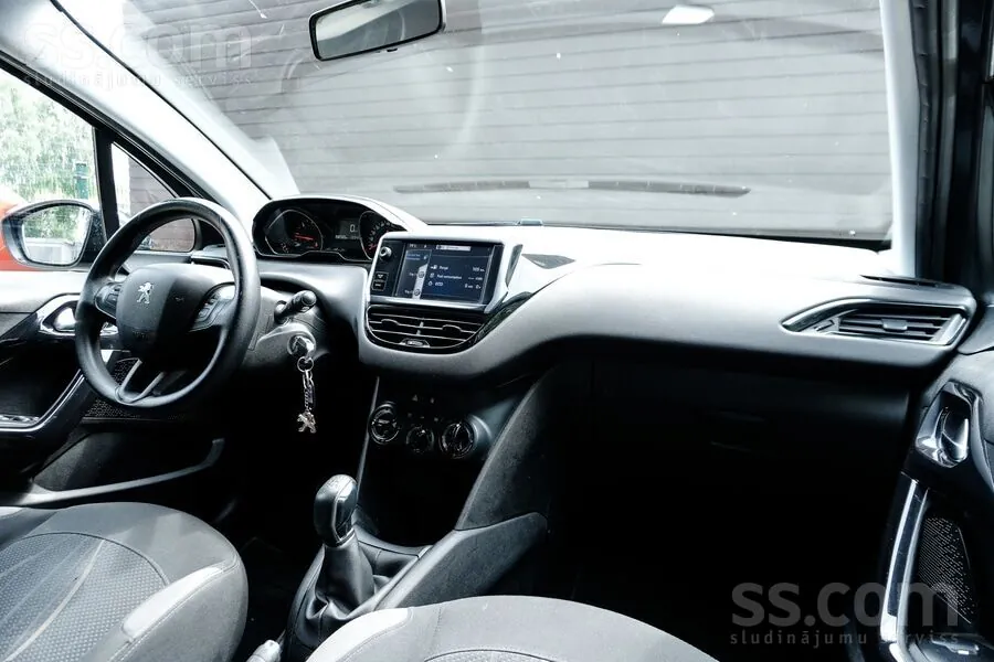 Peugeot 208 2012 photo 5