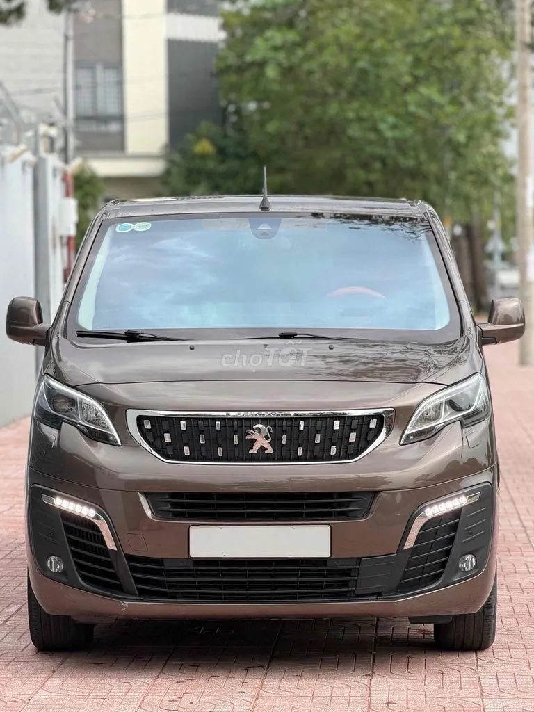 Peugeot Traveller 2019 photo 2