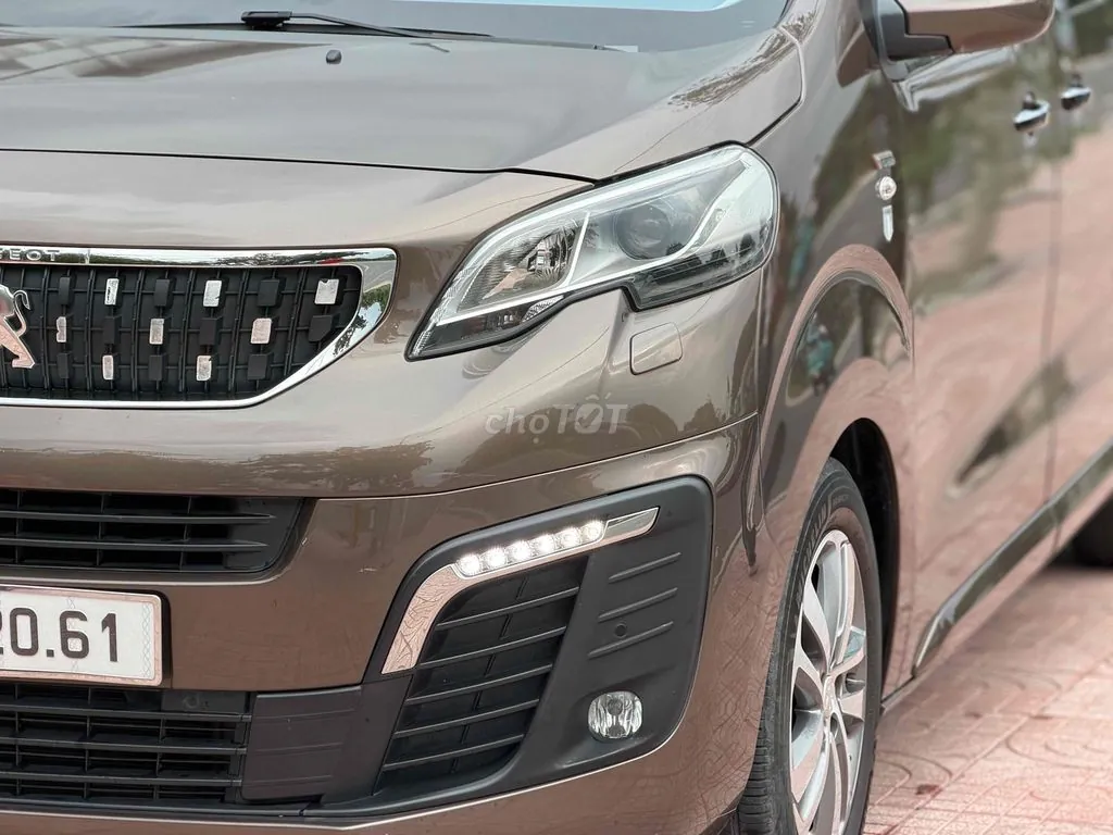 Peugeot Traveller 2019 photo 4