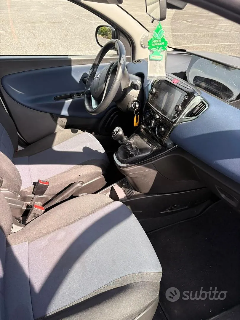 Lancia Ypsilon 2024 photo 2