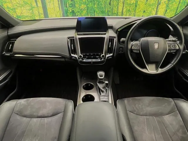 Toyota Crown 2019 photo 2