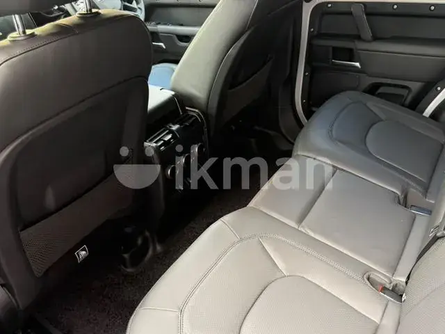 Land Rover Defender 2026 photo 3