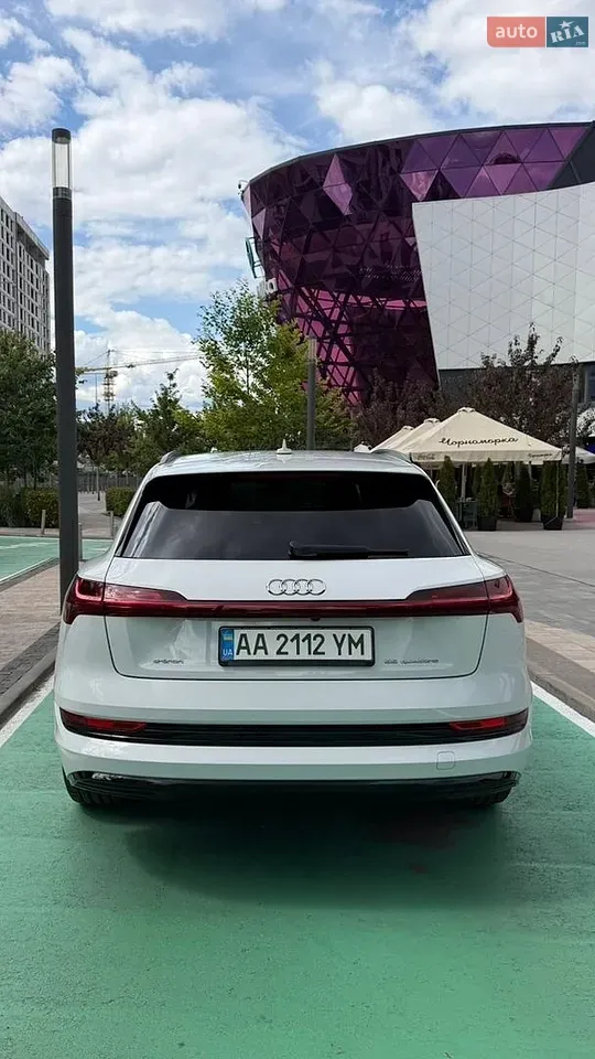 Audi E-Tron 2019 photo 2