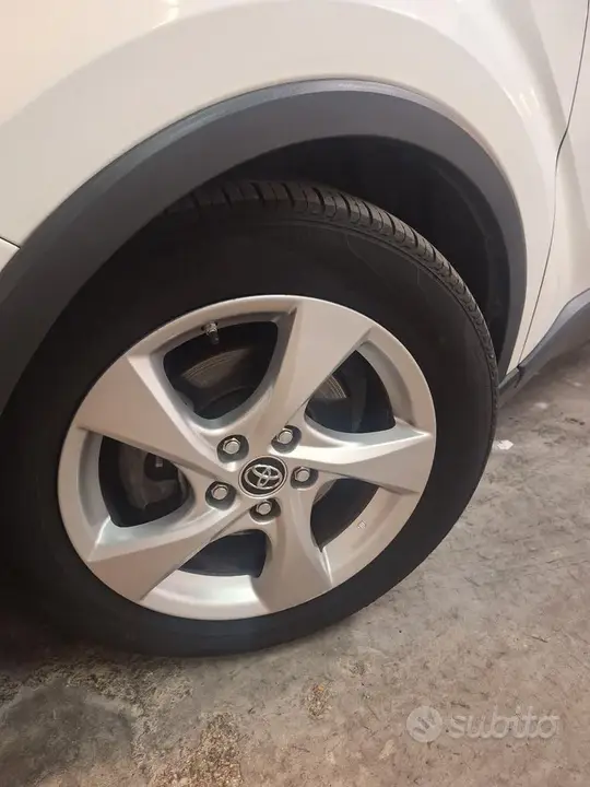 Toyota C-Hr 2017 photo 3