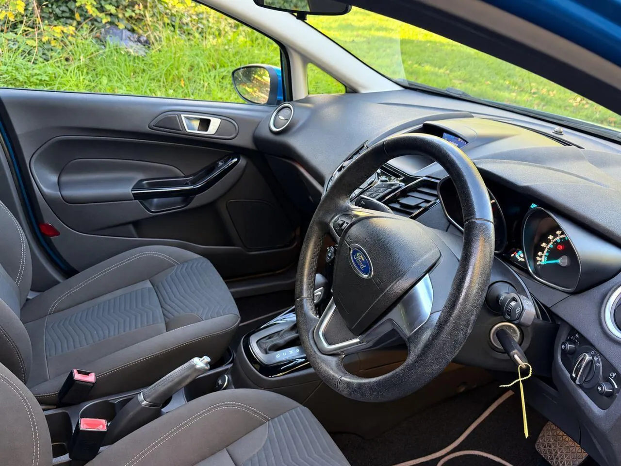 Ford Fiesta 2016 photo 2