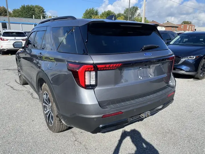 Ford Explorer 2025 photo 5