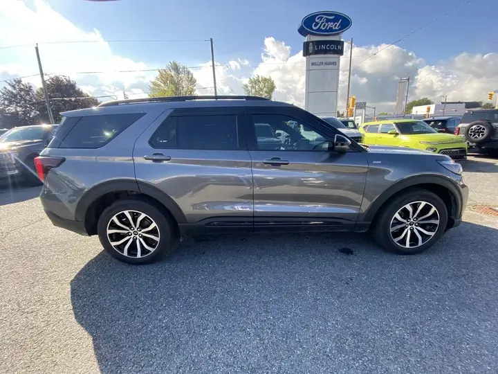 Ford Explorer 2025 photo 2