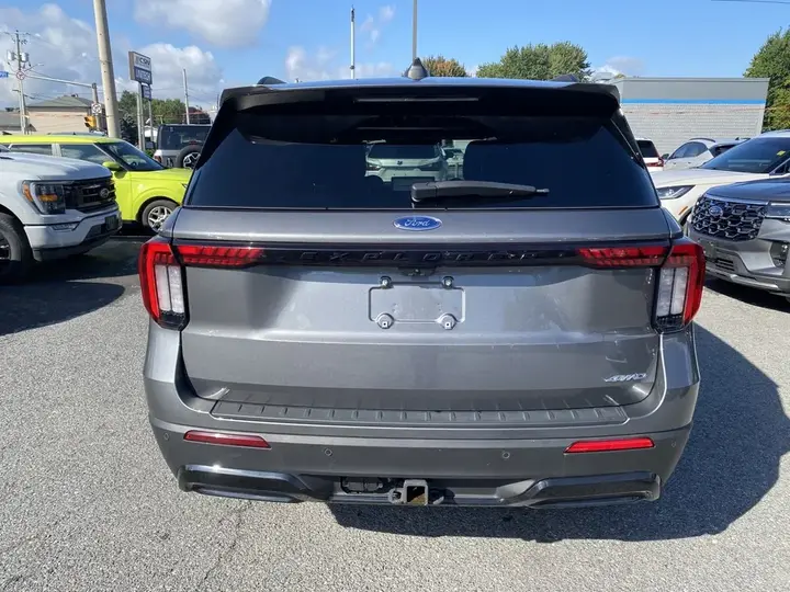 Ford Explorer 2025 photo 4