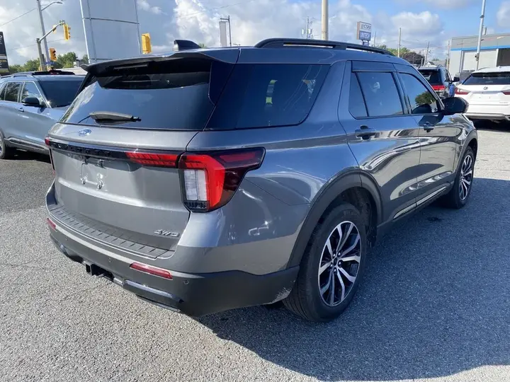 Ford Explorer 2025 photo 3