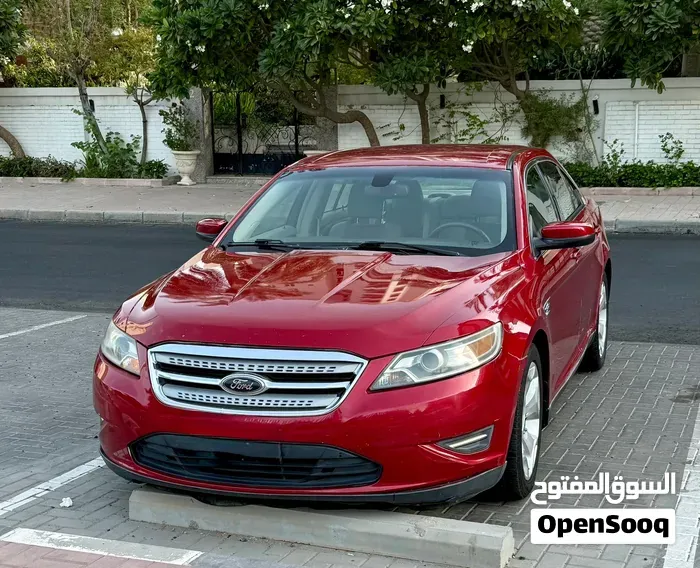 Ford Taurus 2011 photo 2