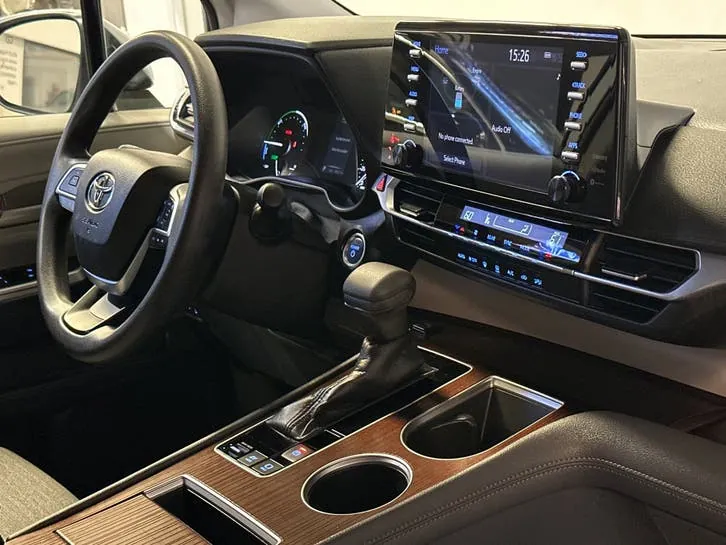 Toyota Sienna 2021 photo 2