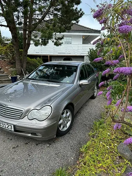 Mercedes-Benz C 220 2003 photo 2
