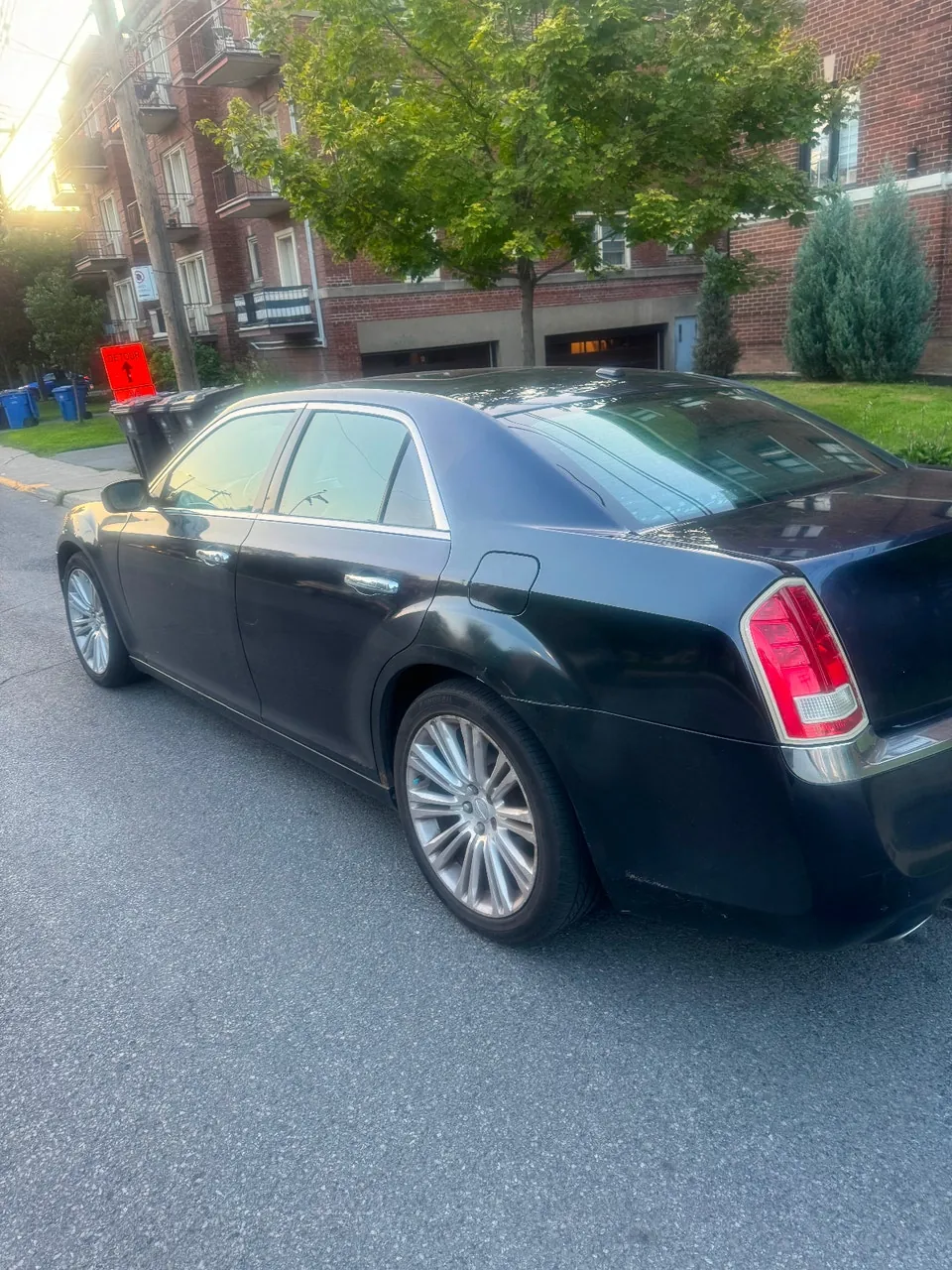 Chrysler 300 2011 photo 2