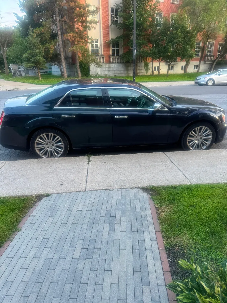 Chrysler 300 2011 photo 4