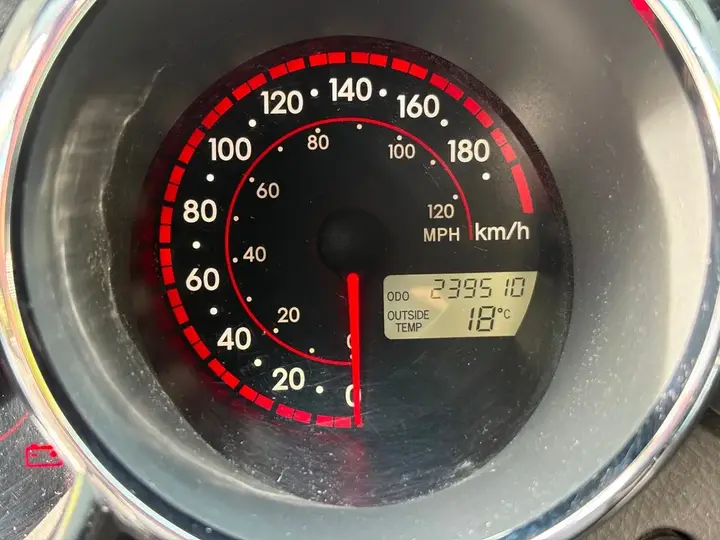 Pontiac Vibe 2006 photo 3