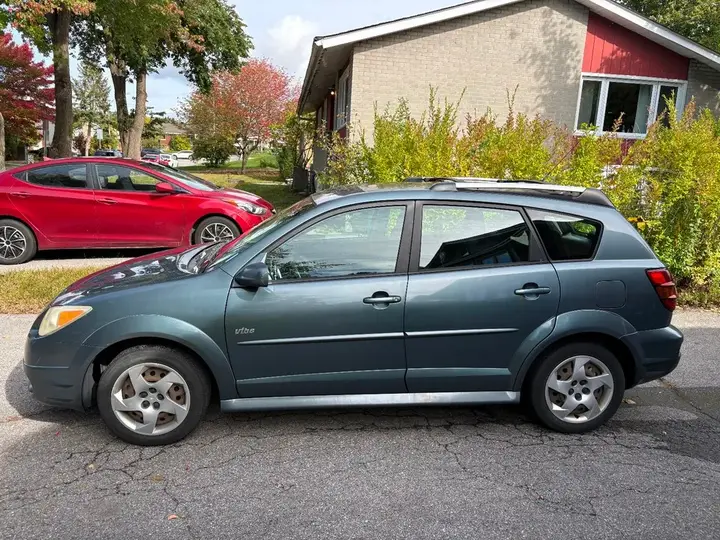 Pontiac Vibe 2006 photo 2