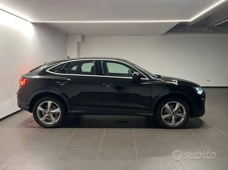 Audi Q3 2021 photo 2