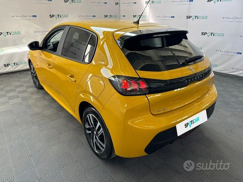 Peugeot 208 2023 photo 3