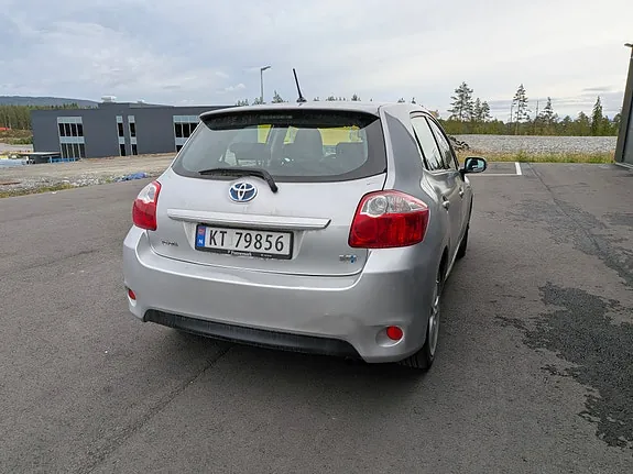 Toyota Auris 2010 photo 3