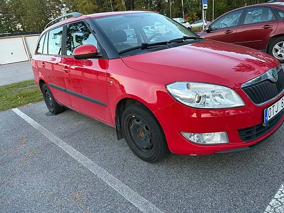 Skoda Fabia 2011 photo 3