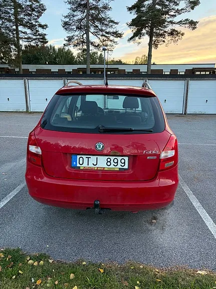 Skoda Fabia 2011 photo 2
