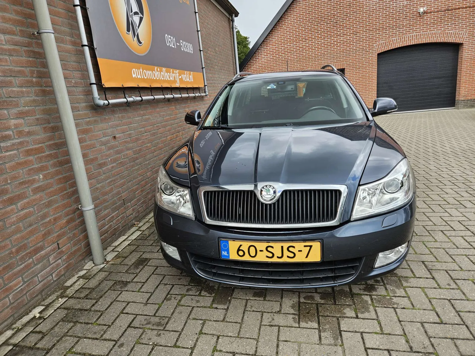 Skoda Octavia 2011 photo 2