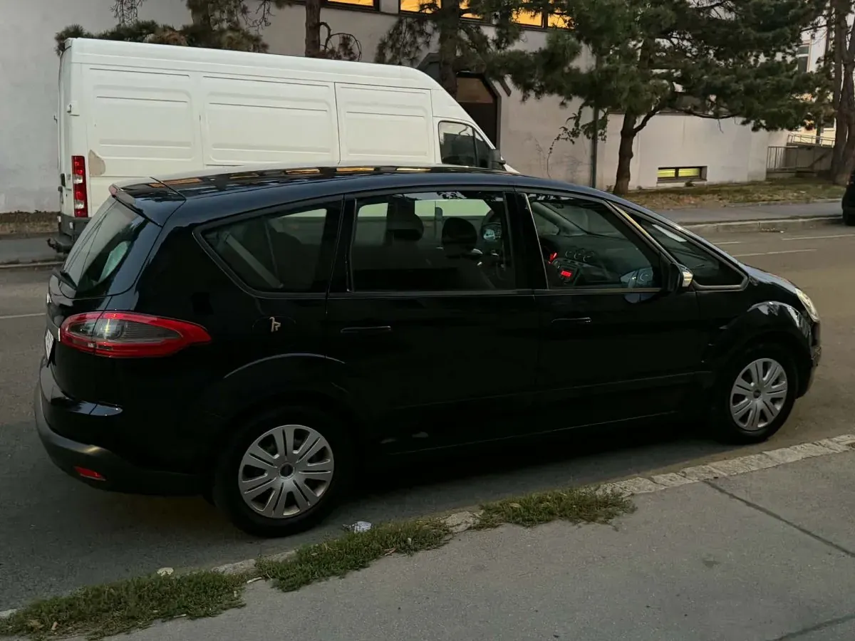 Ford S-Max 2012 photo 3