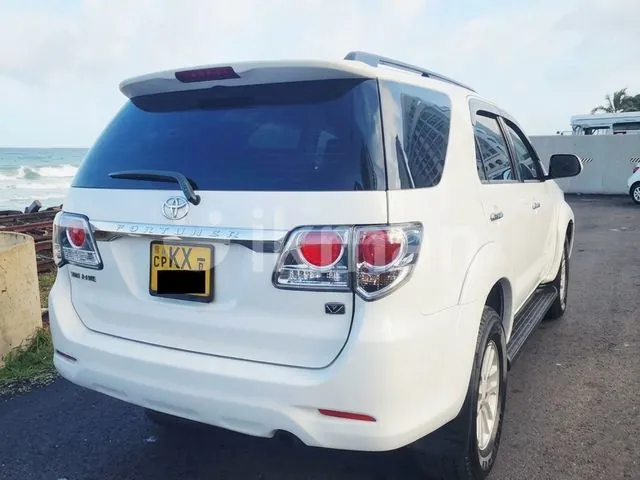 Toyota Fortuner 2013 photo 3