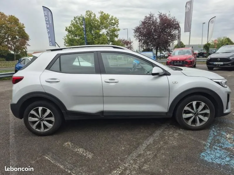Kia Stonic 2023 photo 4