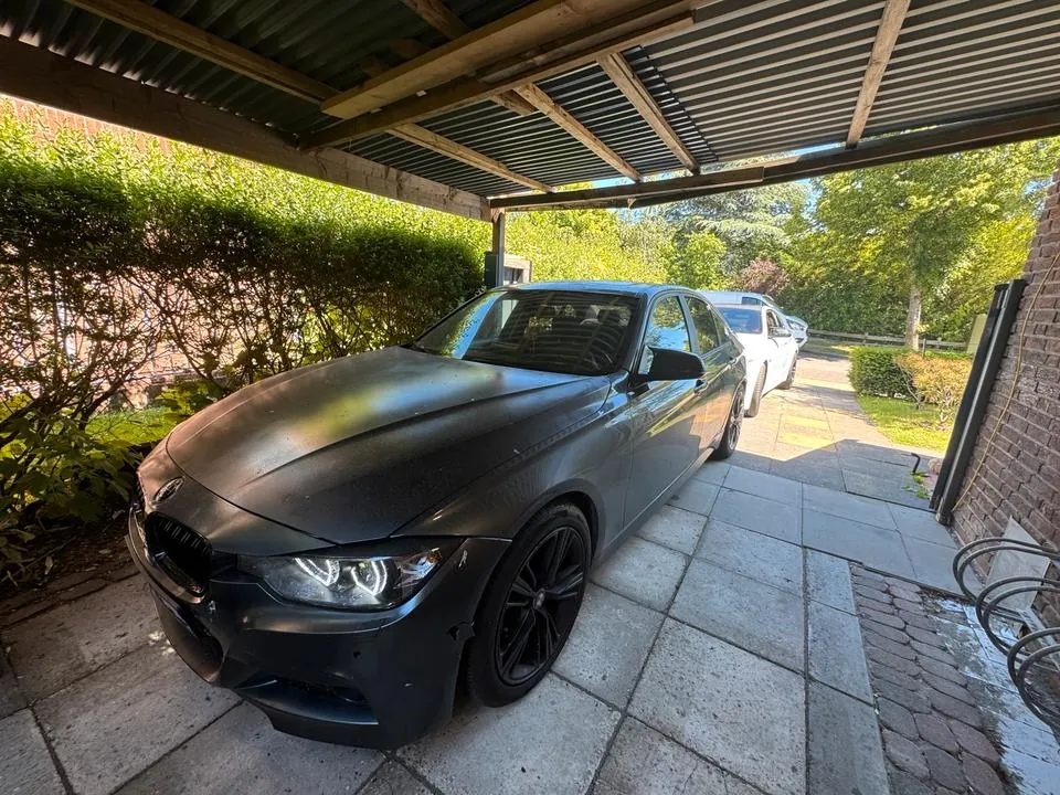 BMW F30