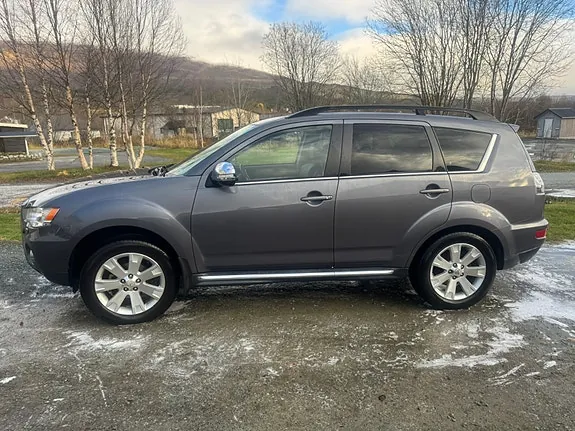 Mitsubishi Outlander 2011 photo 2