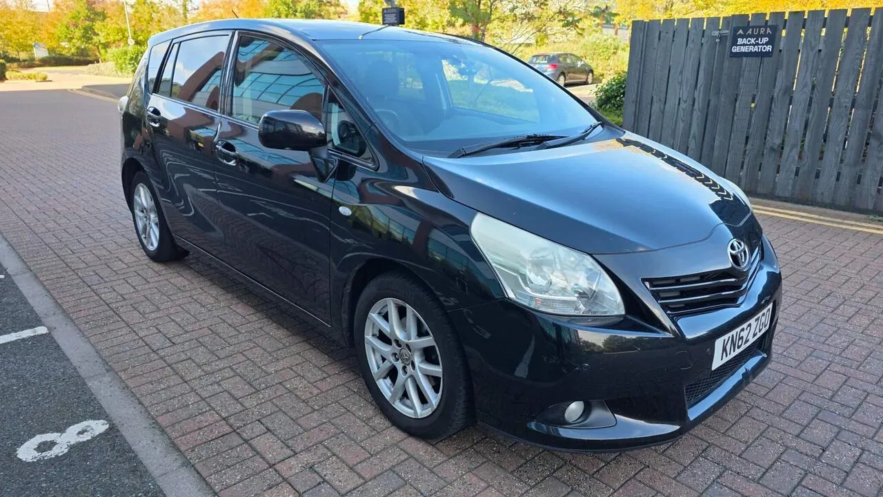 Toyota Verso 2012 photo 2