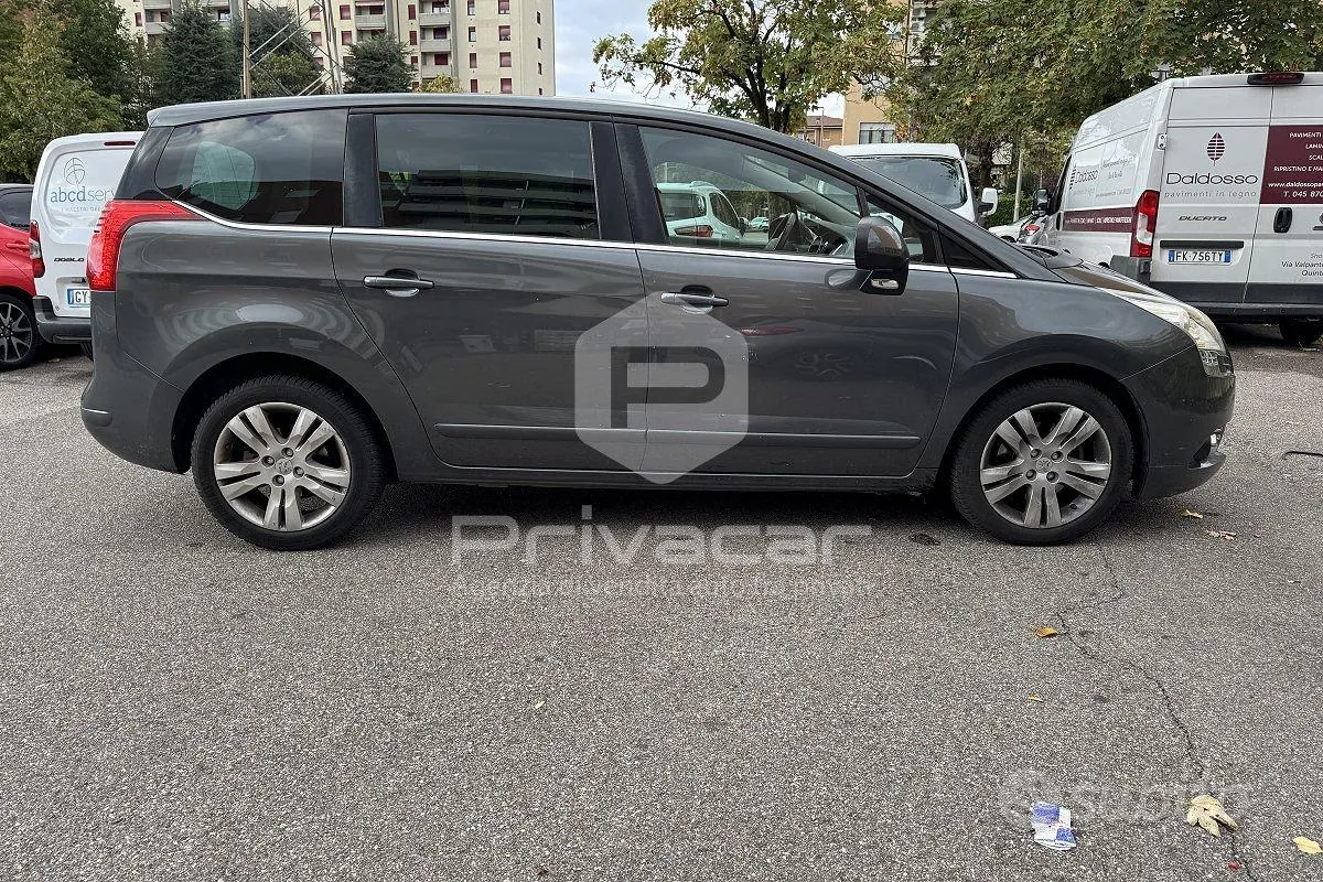 Peugeot 5008 2011 photo 4