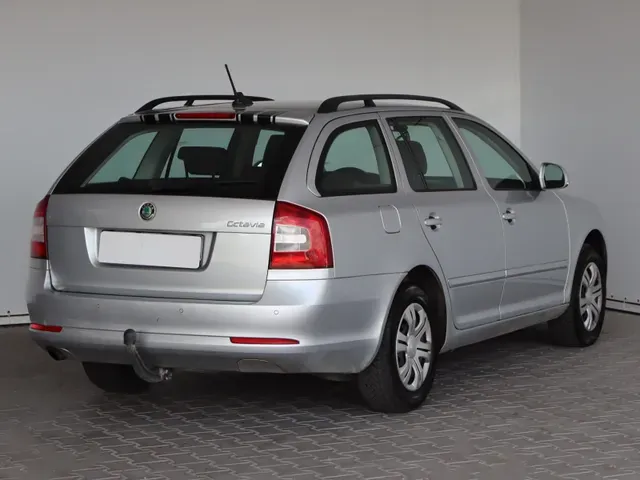 Skoda Octavia Combi 2011 photo 4