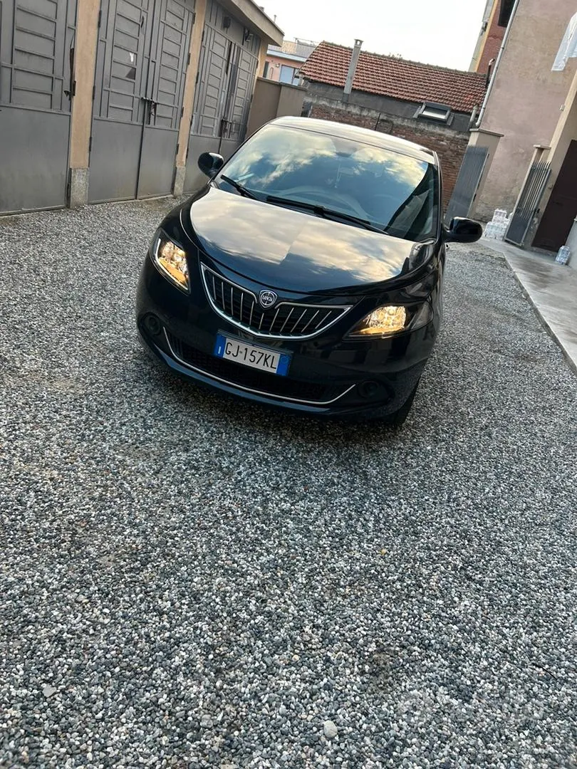 Lancia Ypsilon