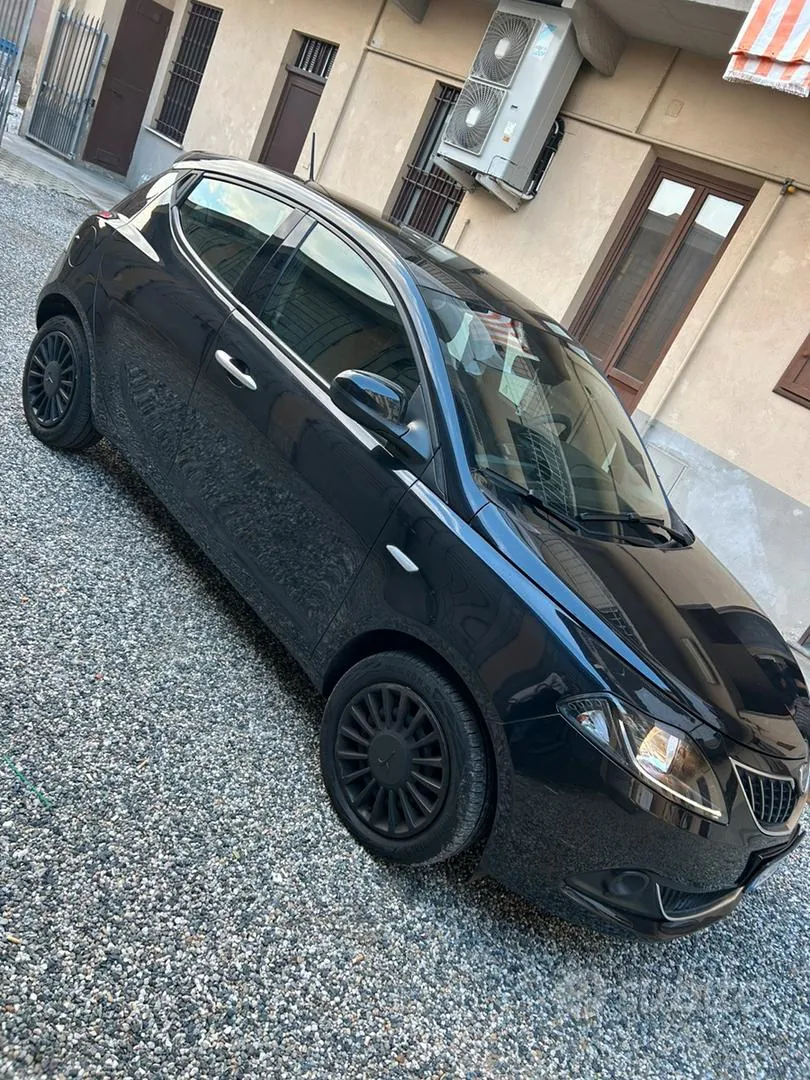 Lancia Ypsilon 2022 photo 2