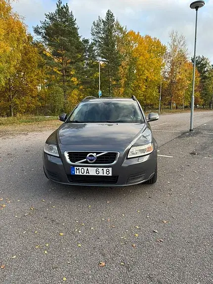 Volvo V50 2011 photo 2