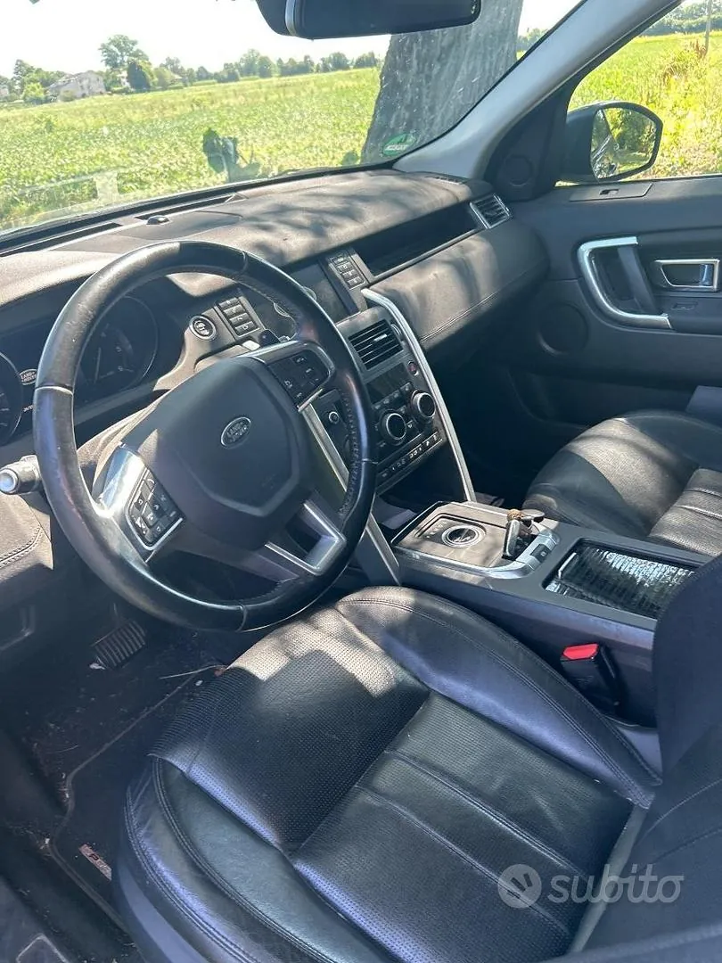 Land Rover Discovery Sport 2024 photo 5